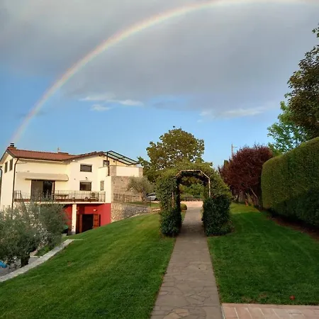 Alojamento de Acomodação e Pequeno-almoço Castle House Rooms, Swimming Pool & Sauna & Tennis Court & Wine Cellar Sežana