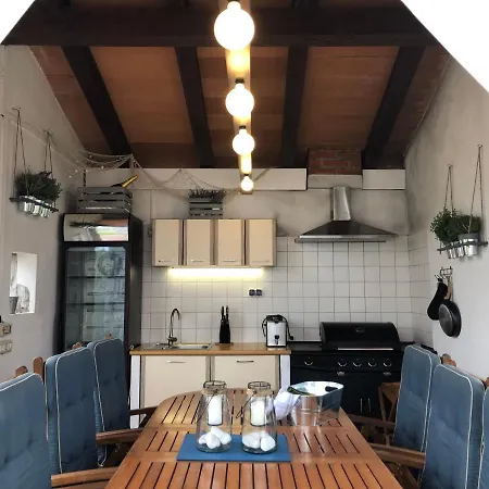 Castle House Rooms, Swimming Pool & Sauna & Tennis Court & Wine Cellar Sežana