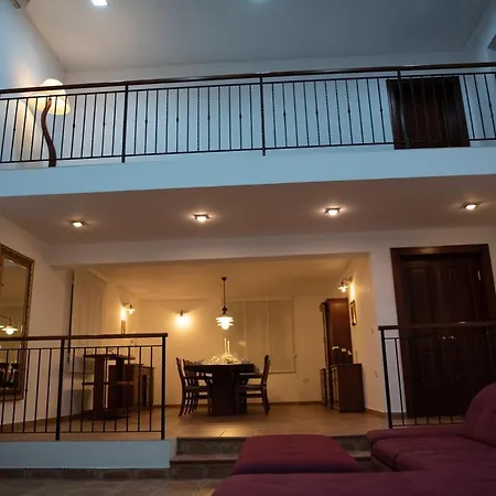 Castle House Rooms, Swimming Pool & Sauna & Tennis Court & Wine Cellar Frühstückspension 4*