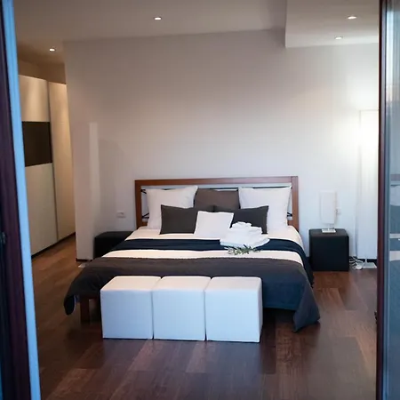Castle House Rooms, Swimming Pool & Sauna & Tennis Court & Wine Cellar *