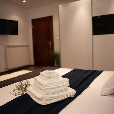 Alojamento de Acomodação e Pequeno-almoço Castle House Rooms, Swimming Pool & Sauna & Tennis Court & Wine Cellar Sežana