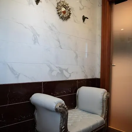 Frühstückspension Castle House Rooms, Swimming Pool & Sauna & Tennis Court & Wine Cellar