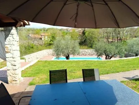 Castle House Rooms, Swimming Pool & Sauna & Tennis Court & Wine Cellar Frühstückspension 4*