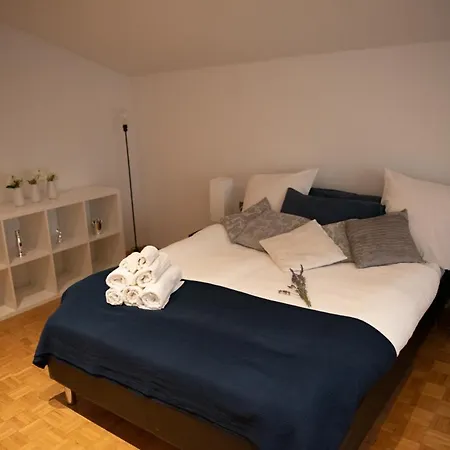 Castle House Rooms, Swimming Pool & Sauna & Tennis Court & Wine Cellar Frühstückspension Sežana