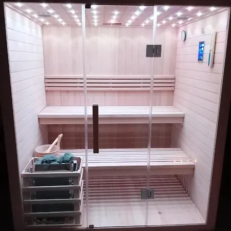 Frühstückspension Castle House Rooms, Swimming Pool & Sauna & Tennis Court & Wine Cellar