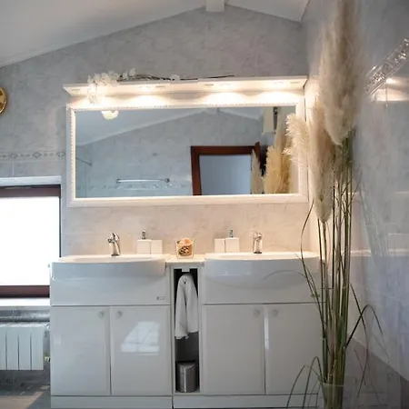 Castle House Rooms, Swimming Pool & Sauna & Tennis Court & Wine Cellar