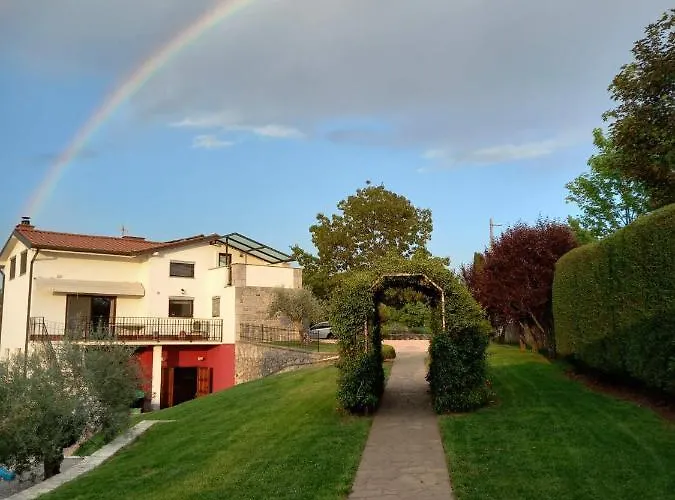 فندق مبيت وإفطار Castle House Rooms, Swimming Pool & Sauna & Tennis Court & Wine Cellar Sežana