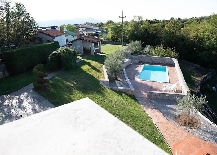 فندق مبيت وإفطار Castle House Rooms, Swimming Pool & Sauna & Tennis Court & Wine Cellar 4*