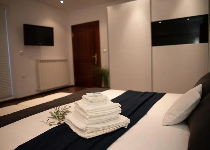 فندق مبيت وإفطار Castle House Rooms, Swimming Pool & Sauna & Tennis Court & Wine Cellar Sežana