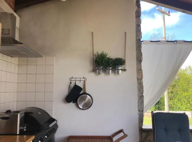 Castle House Rooms, Swimming Pool & Sauna & Tennis Court & Wine Cellar فندق مبيت وإفطار 4*