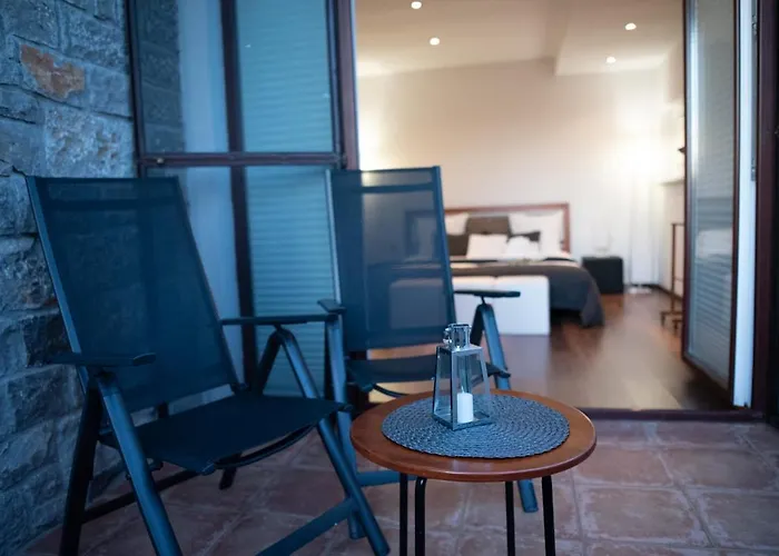 فندق مبيت وإفطار Castle House Rooms, Swimming Pool & Sauna & Tennis Court & Wine Cellar Sežana