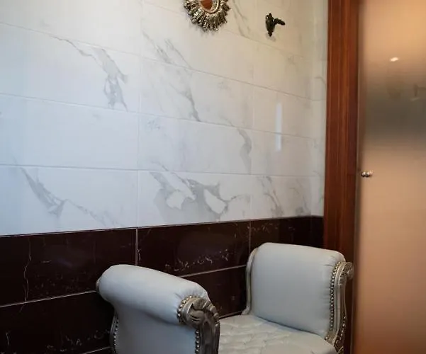 فندق مبيت وإفطار Castle House Rooms, Swimming Pool & Sauna & Tennis Court & Wine Cellar