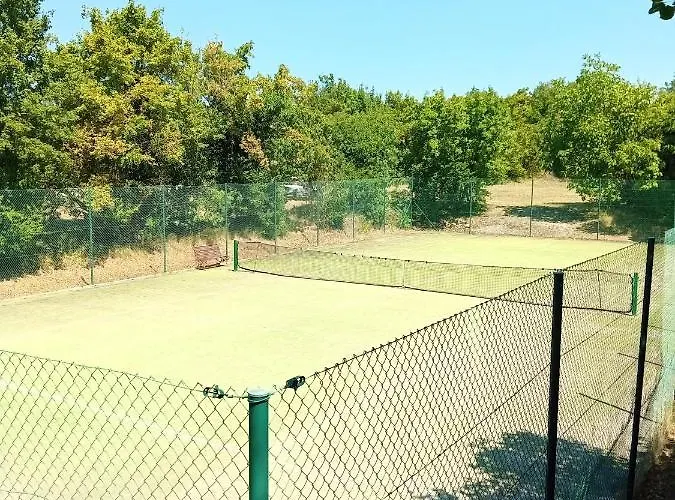 Castle House Rooms, Swimming Pool & Sauna & Tennis Court & Wine Cellar