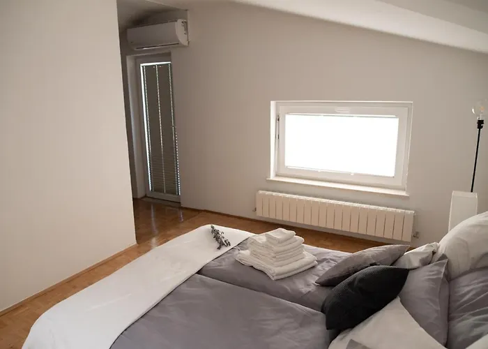 Castle House Rooms, Swimming Pool & Sauna & Tennis Court & Wine Cellar 4*